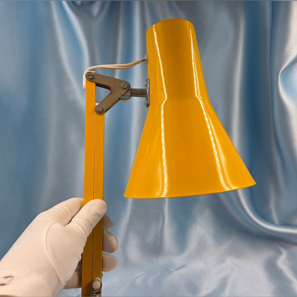 💡Vintage Lyskaer (Canada) Ltd. Mid-Century Modern Desk Lamp - Picture 7 of 15